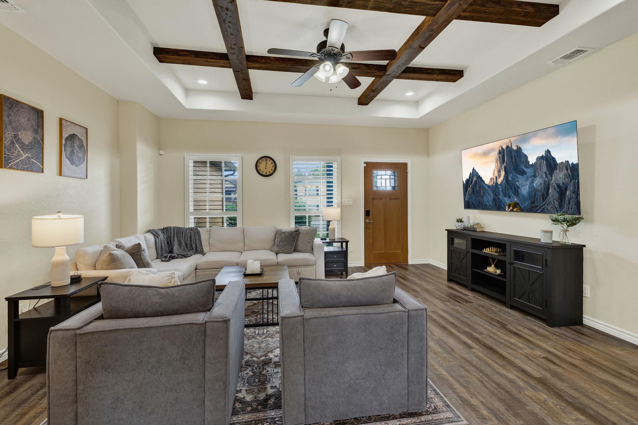596 Riviera DR — photo 5