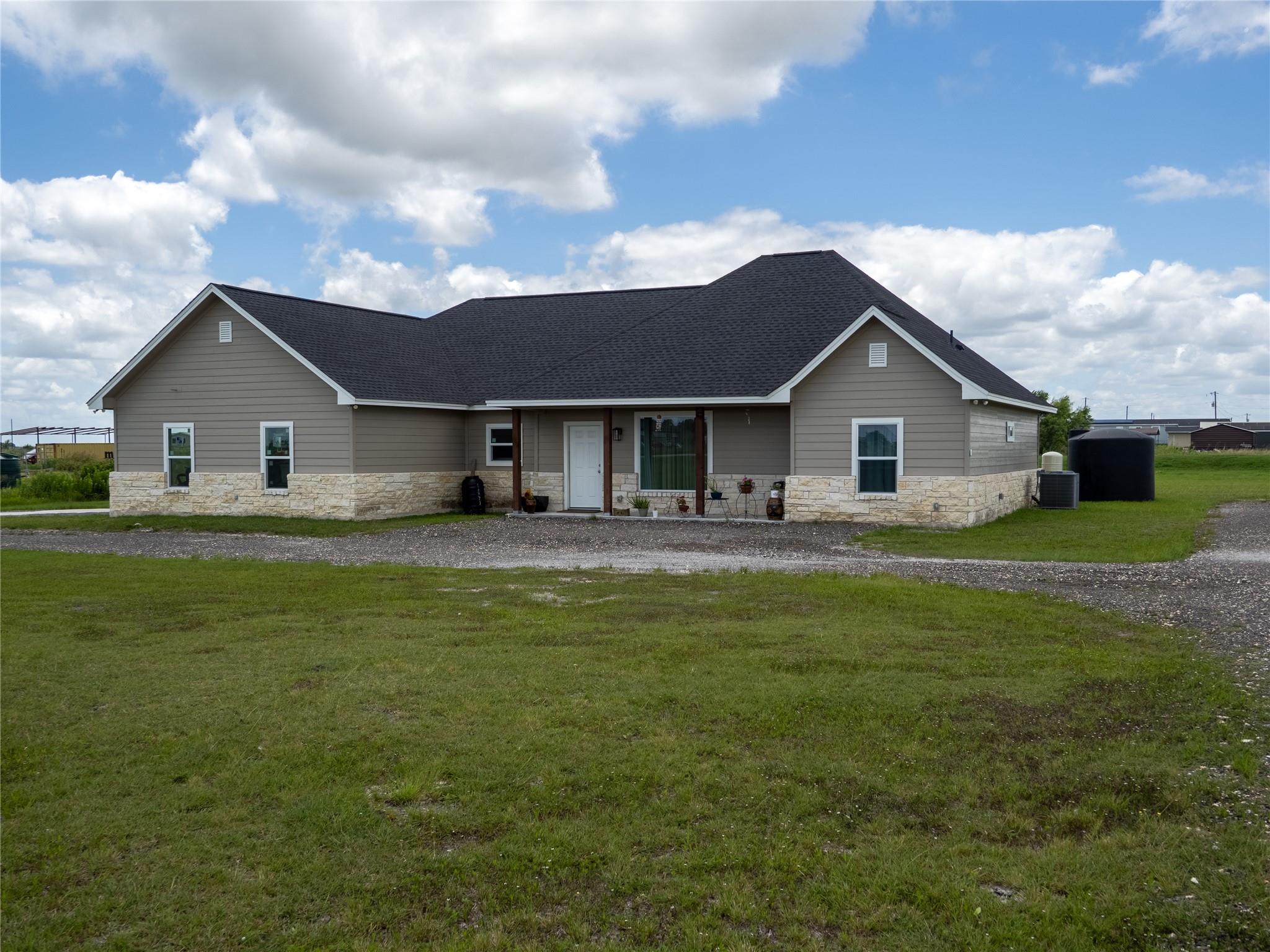 140 Daniel DR — photo 3