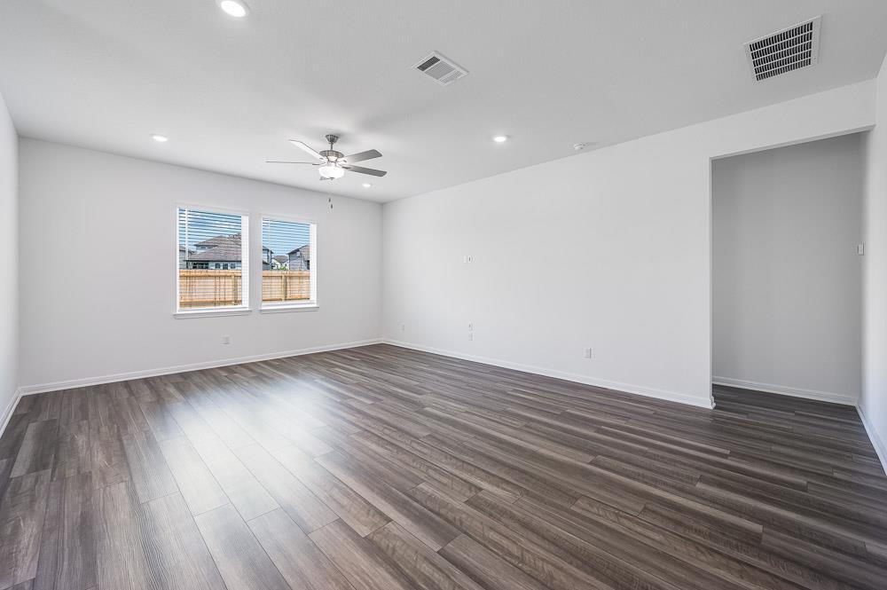 4004 Wynn RD — photo 3