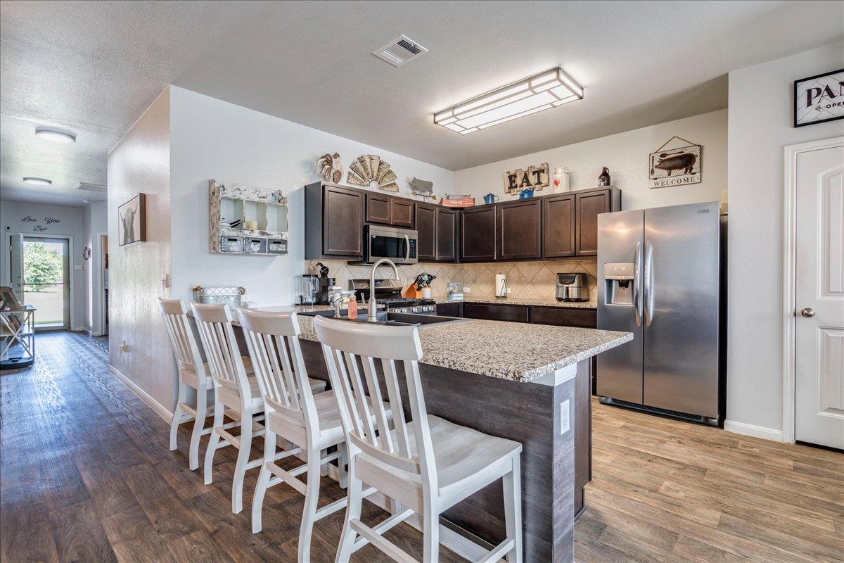 202 Hess DR — photo 4