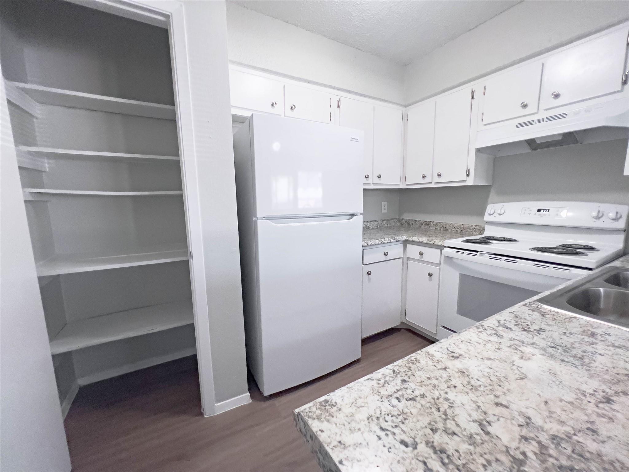 8907 Parkfield DR #101 — photo 3