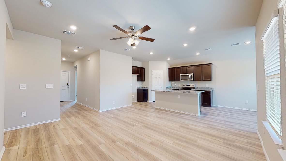 501 Hector LOOP — photo 3