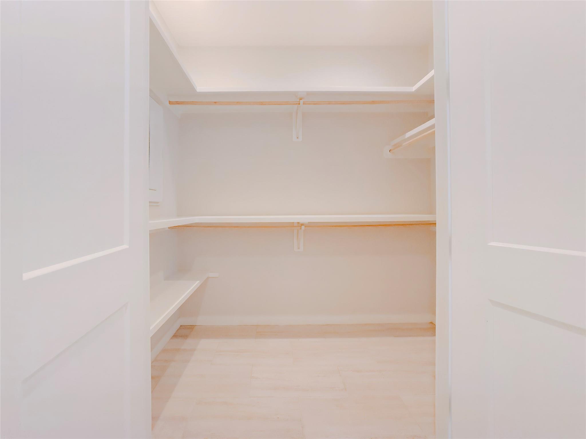 2404 Bruin DR — photo 3