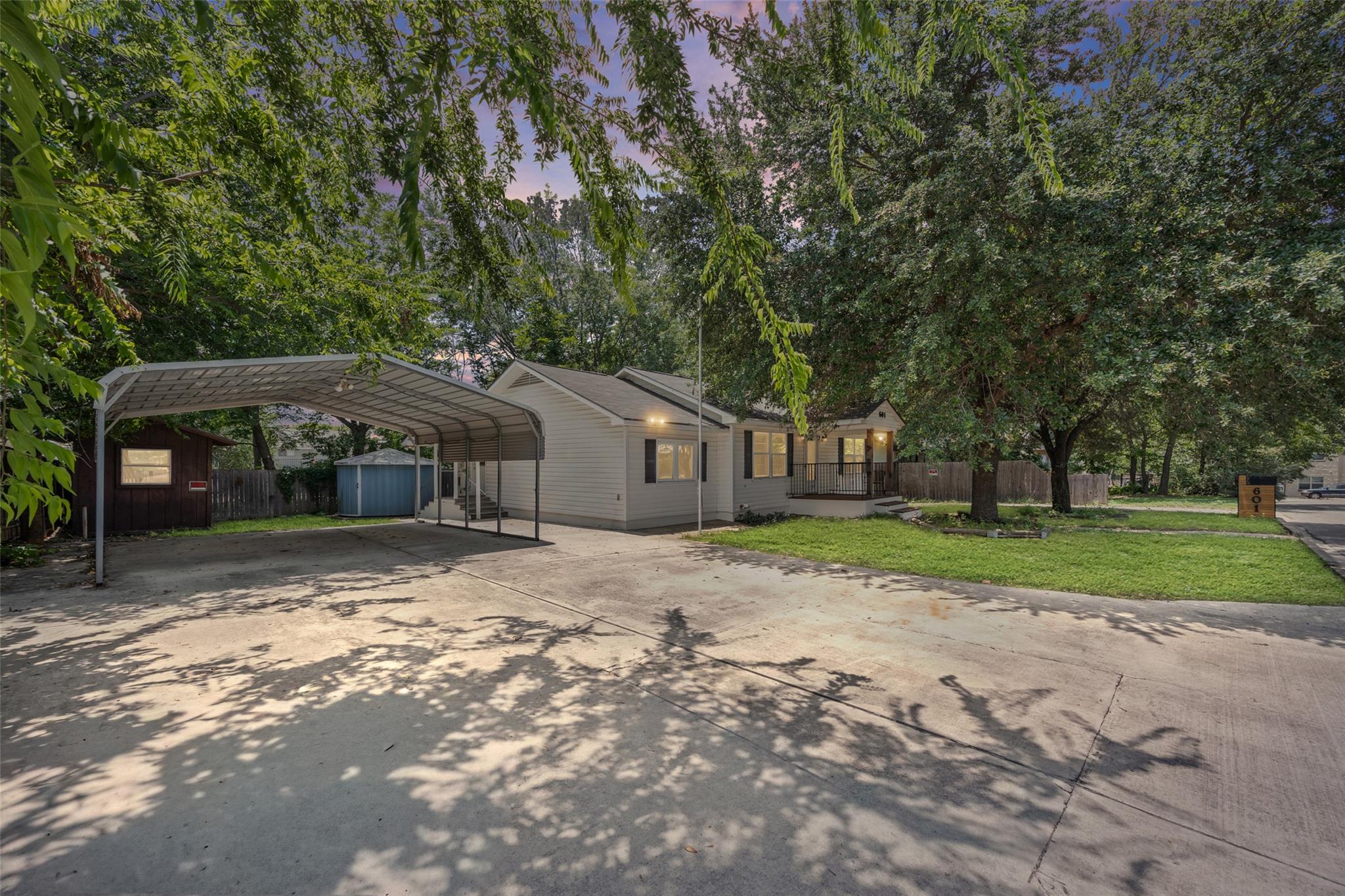 601 Zunker ST — photo 5
