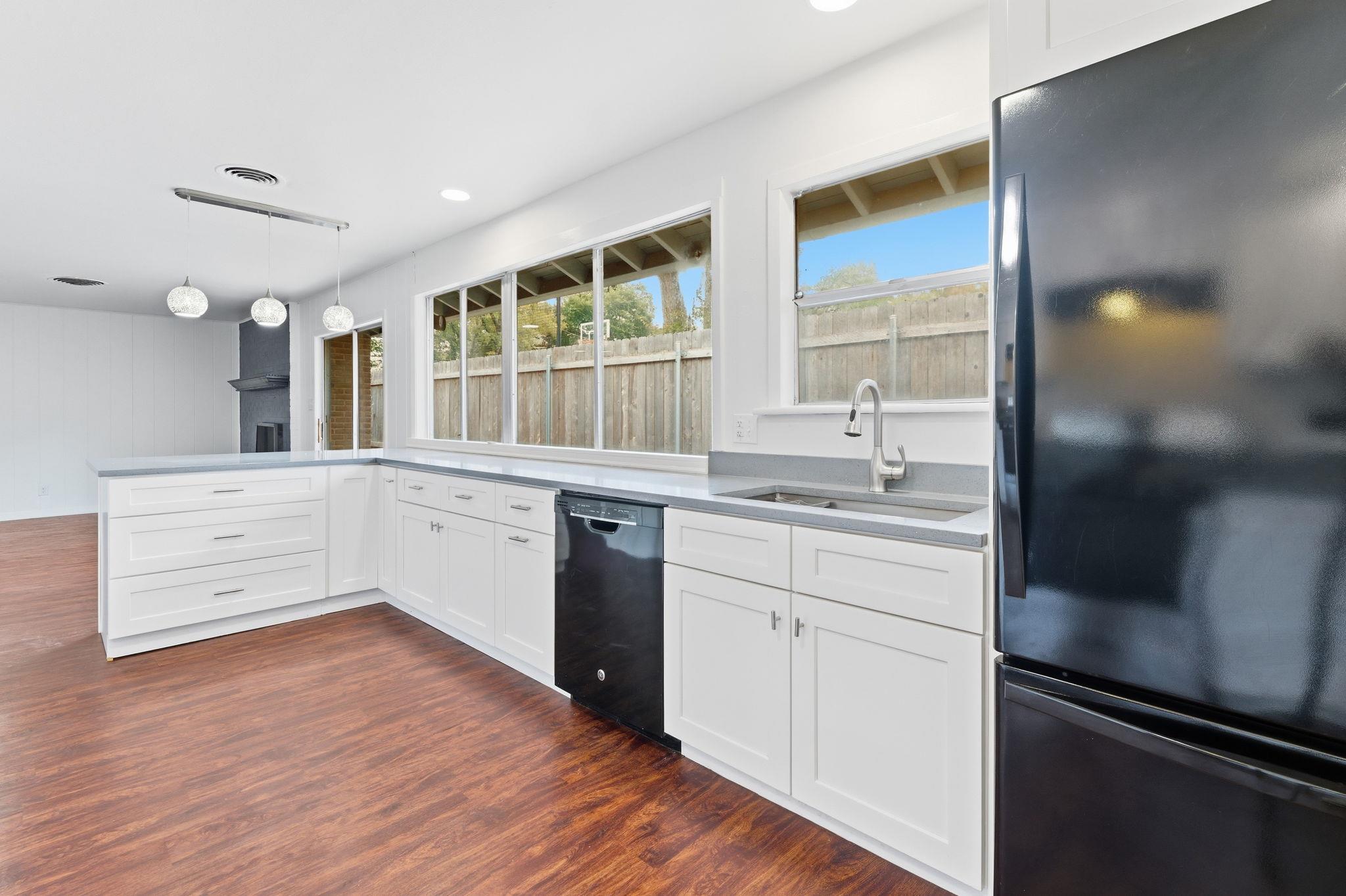 6108 Cherrylawn CIR — photo 4