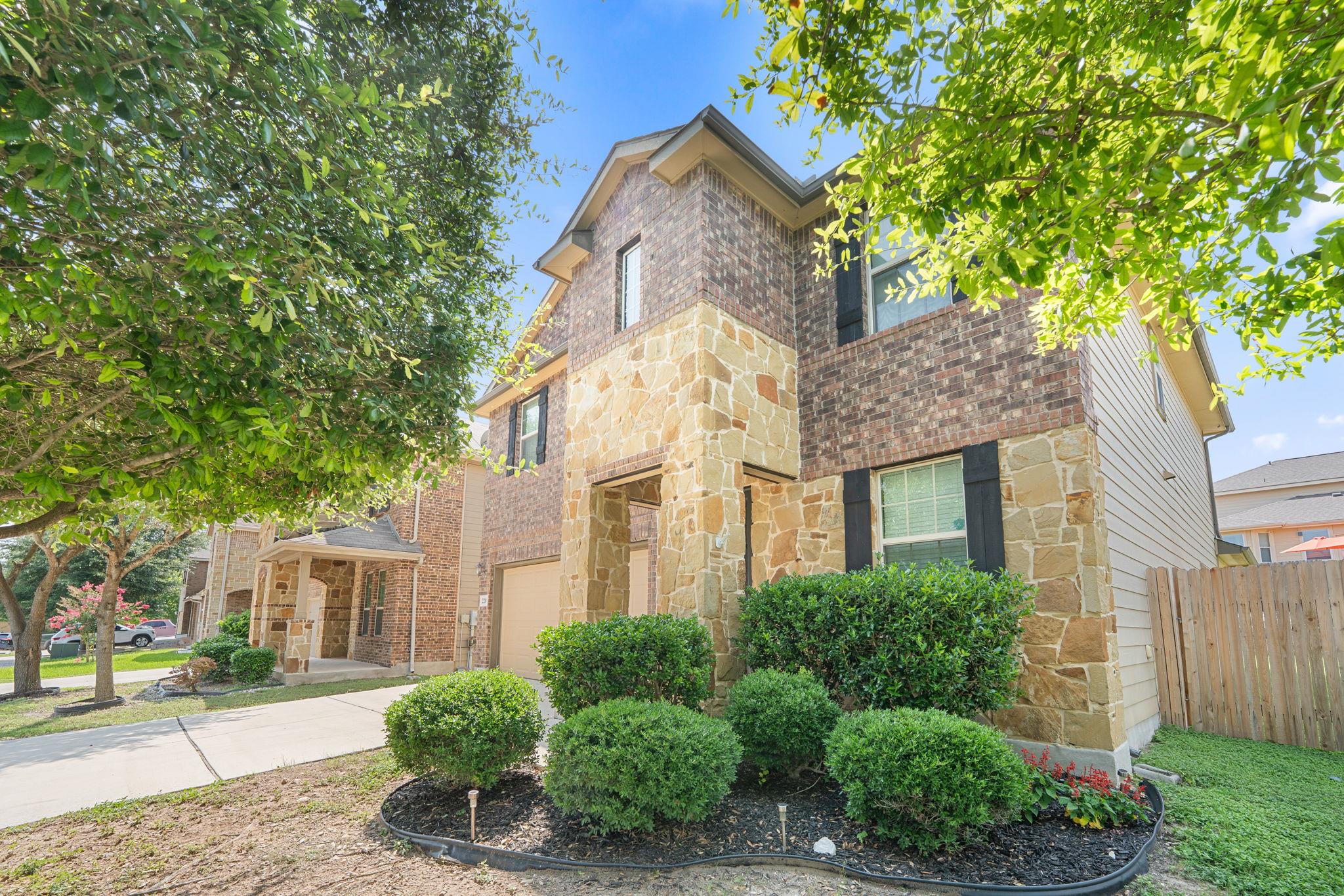 220 Golden Vista ST