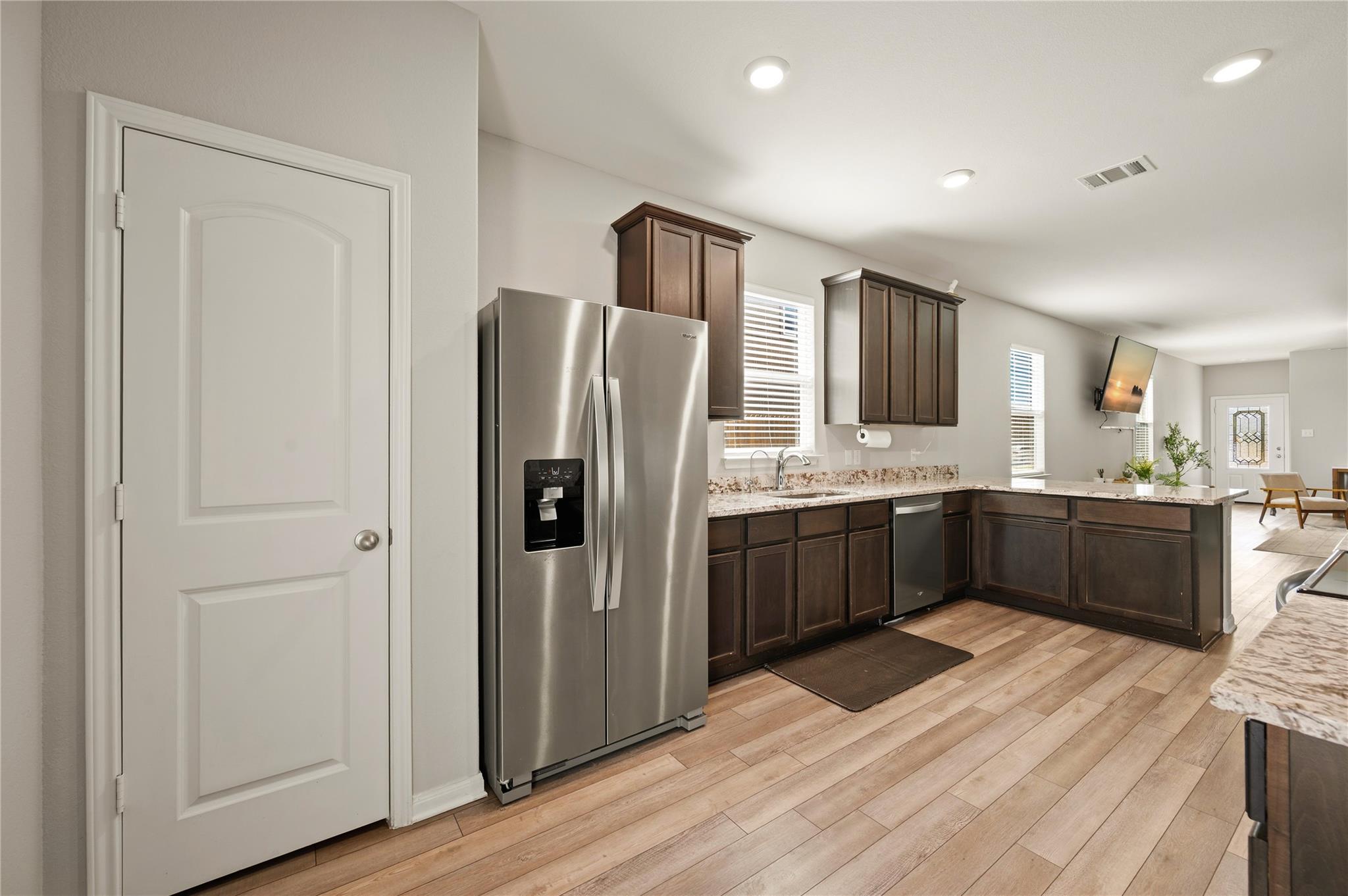206 Star Spangled DR — photo 4