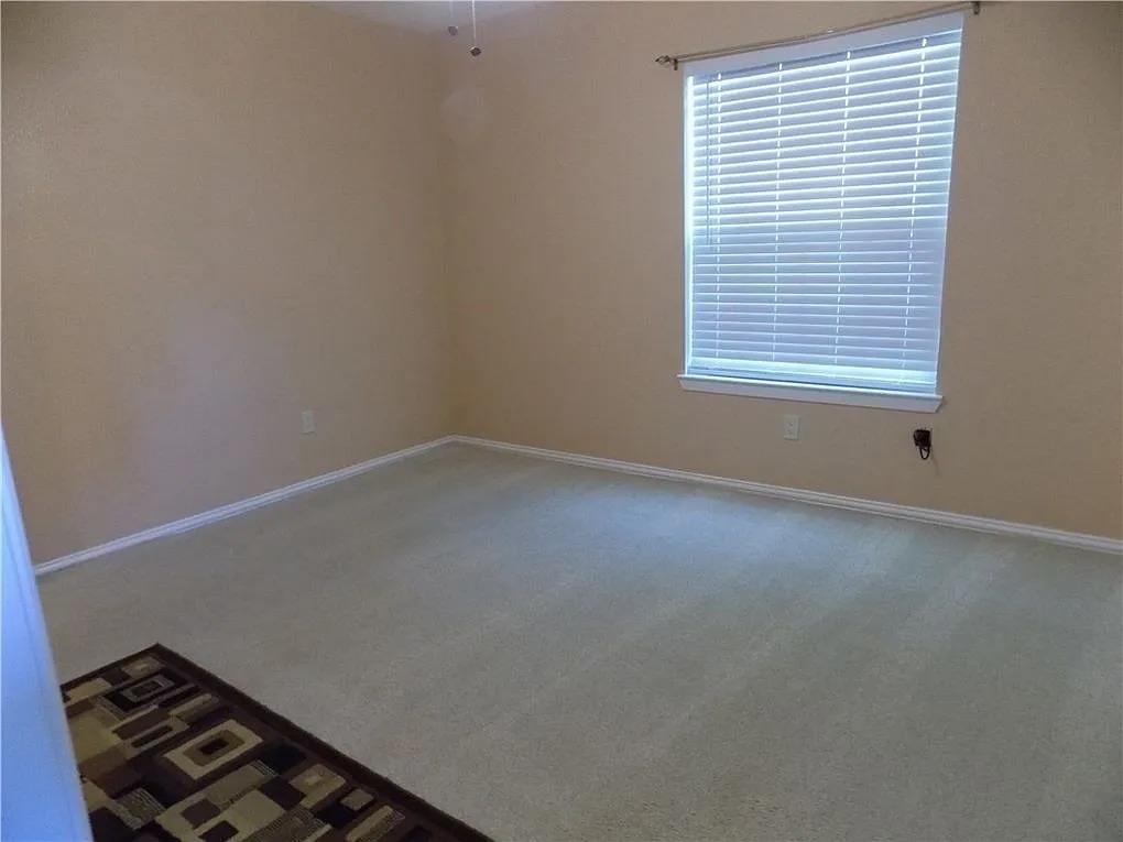8402 Leesburg CIR — photo 5