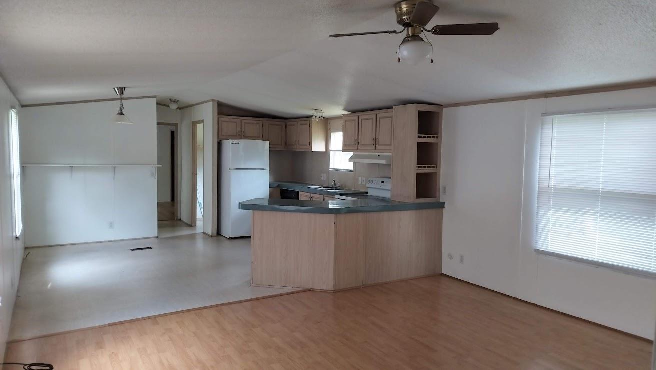 305 Woods LN — photo 3