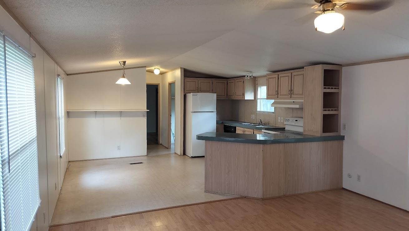 305 Woods LN — photo 4