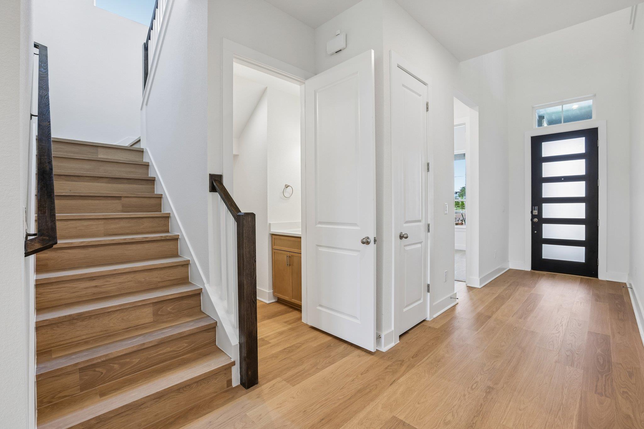206 San Saba DR — photo 3