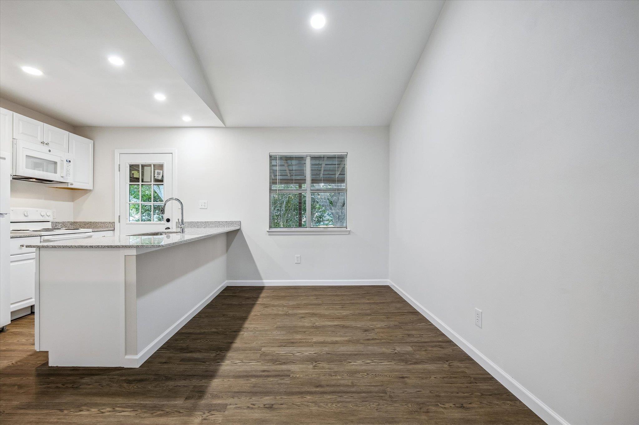 500 2nd ST #B — photo 4