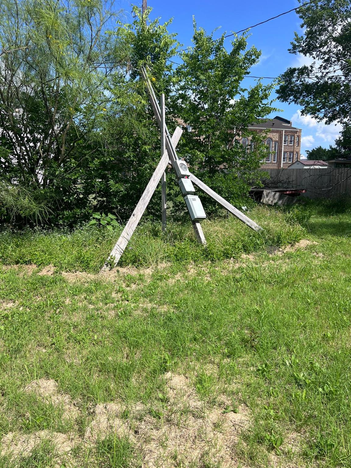 241 Lucy ST — photo 3