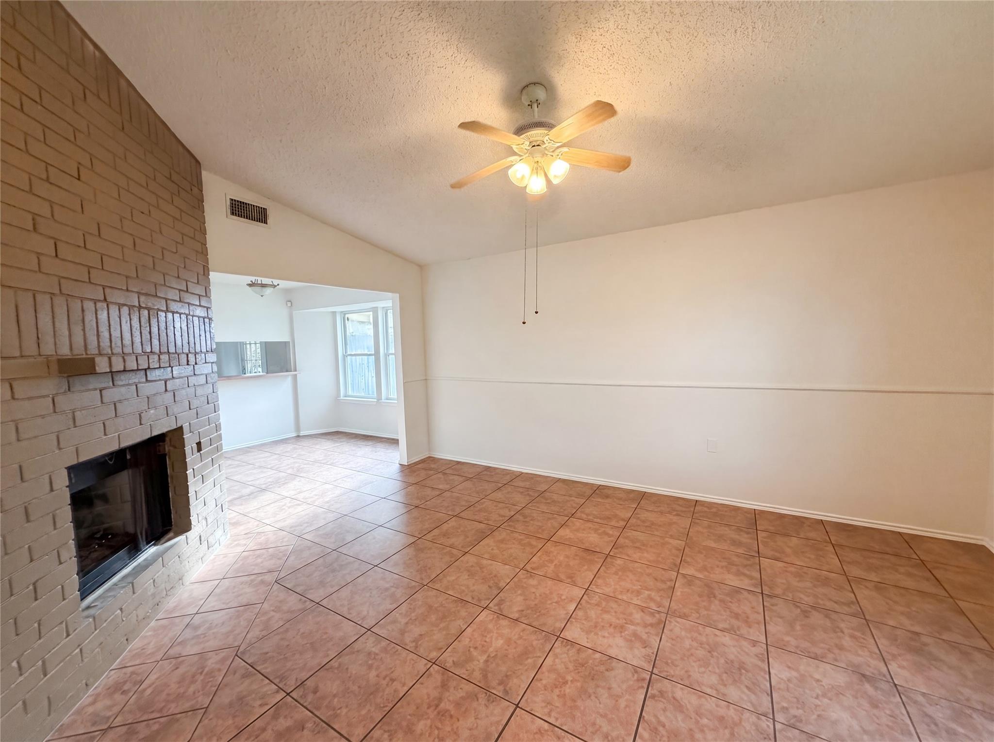1301 Pitcairn DR — photo 3