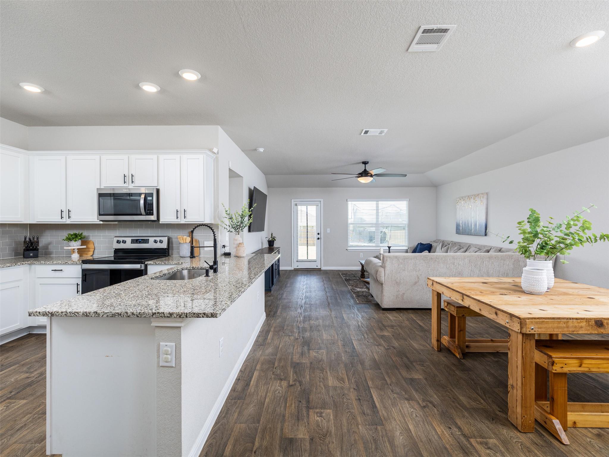 439 Hunter Loop LOOP — photo 4