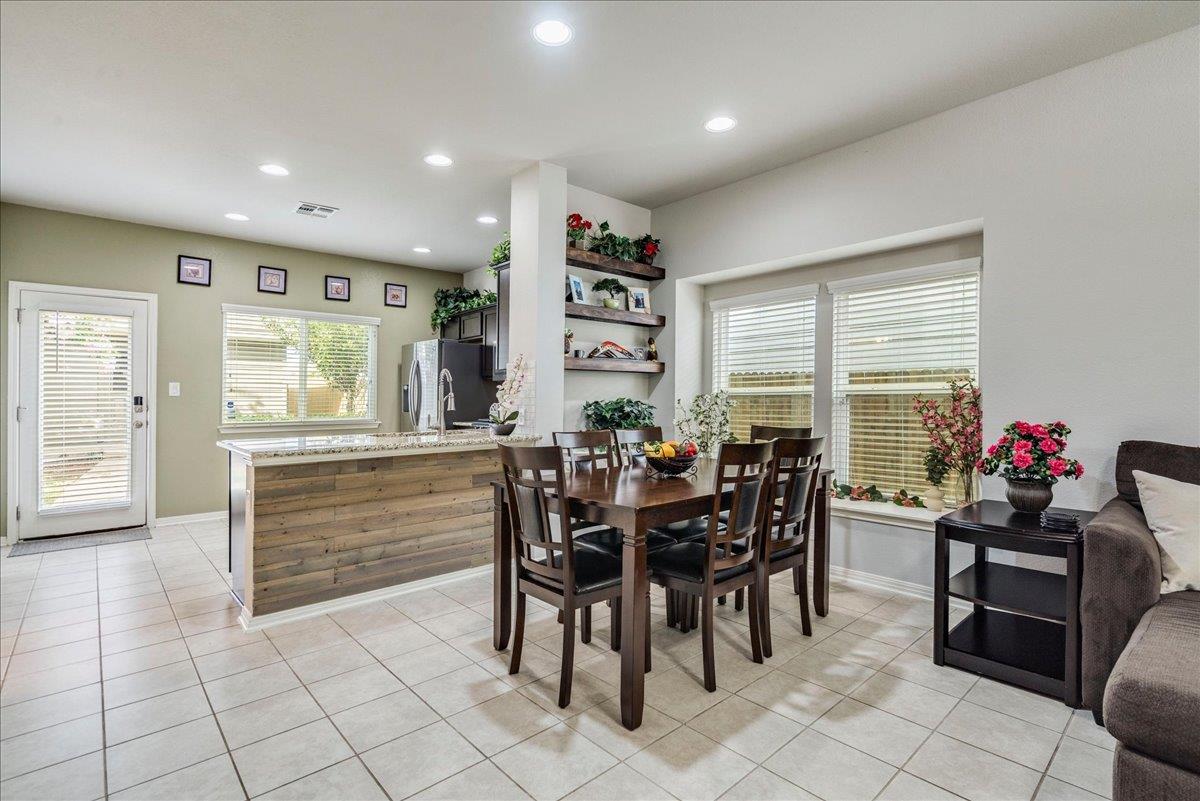 151 Friendship Oak DR — photo 4