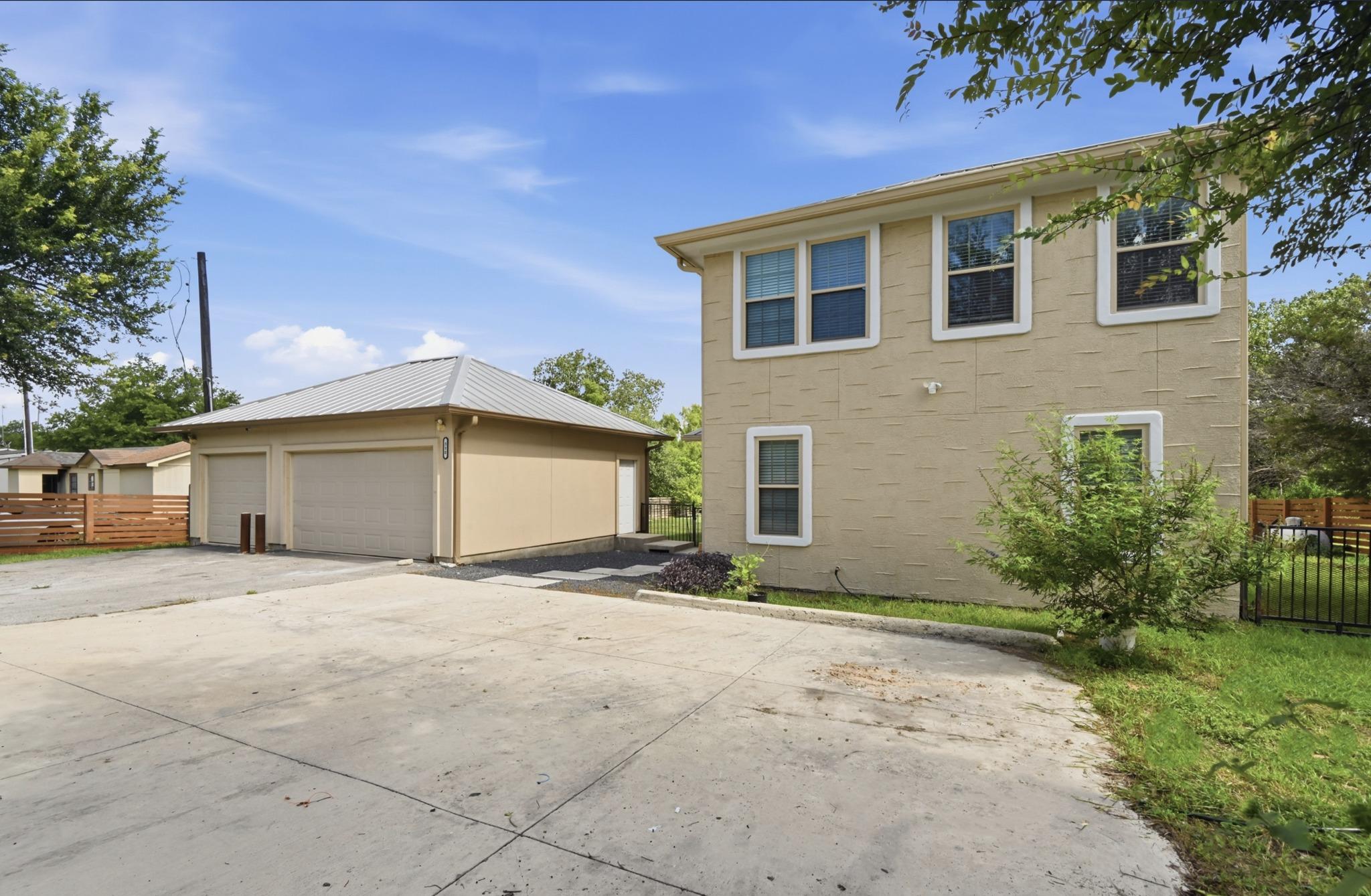 330 Howard LN — photo 3