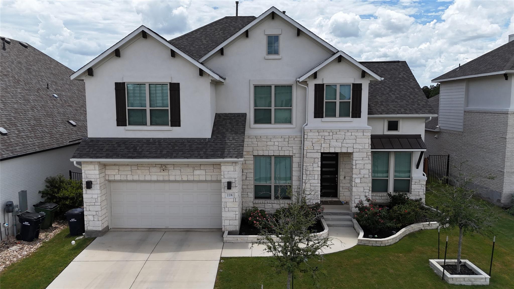 228 Poole LN