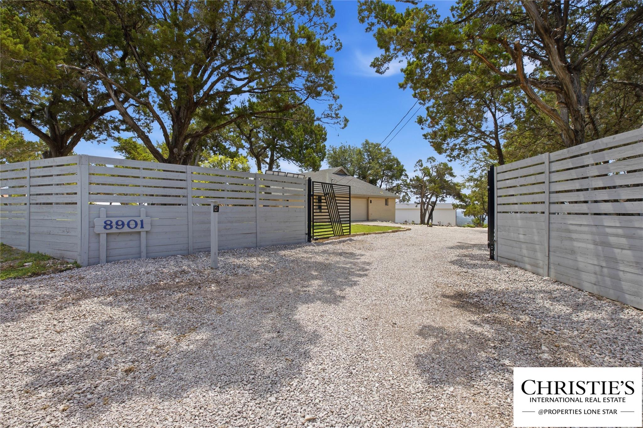 8901 Grandview DR — photo 4