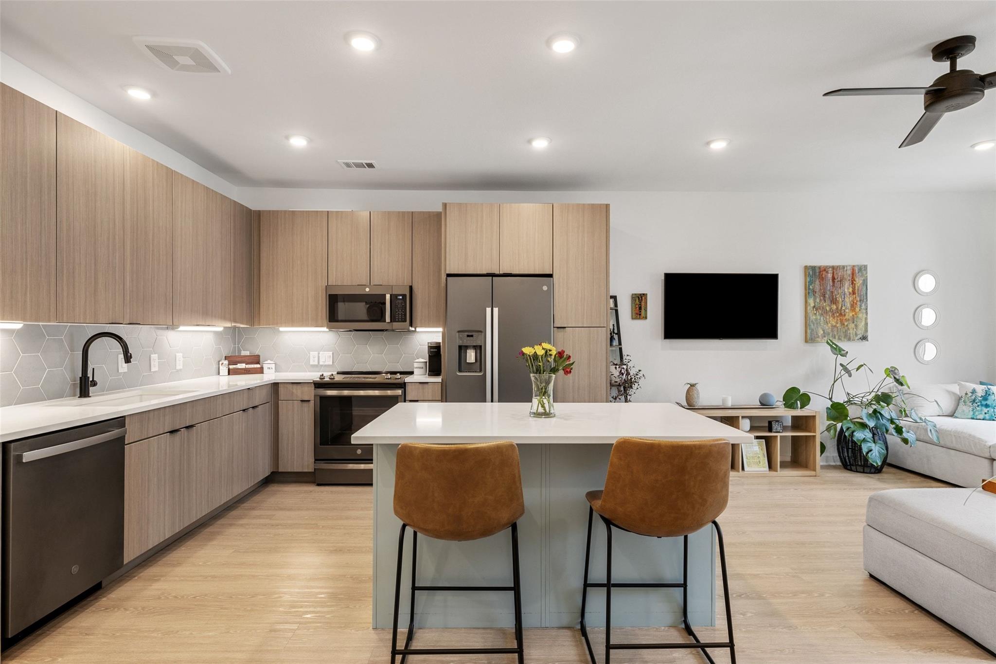 4802 Congress Ave #411 — photo 3