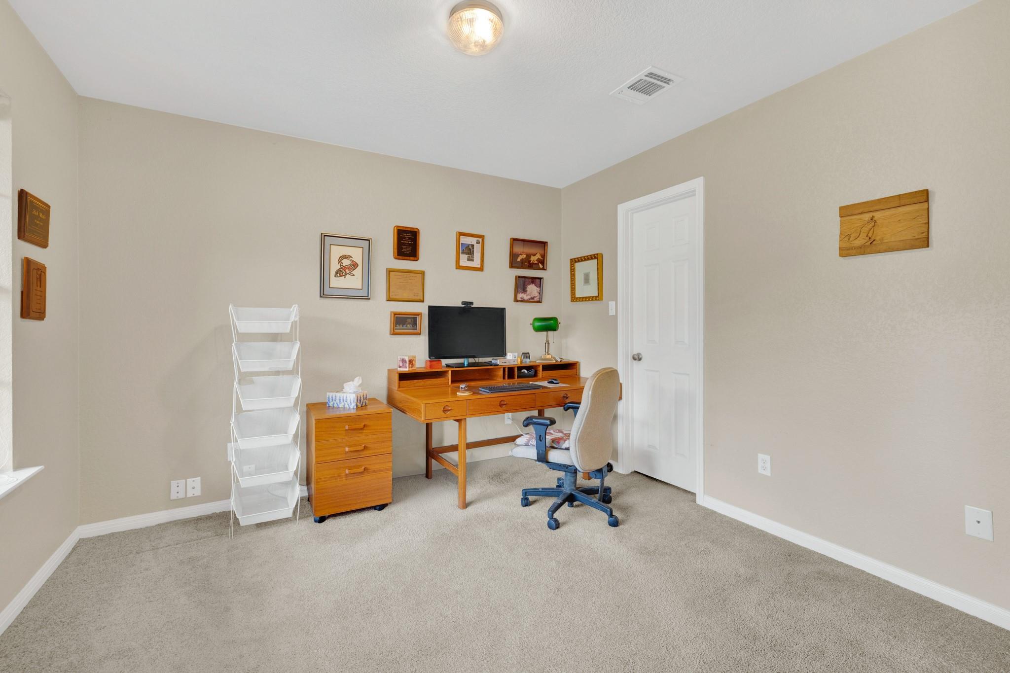 2047 Lisa LN — photo 3