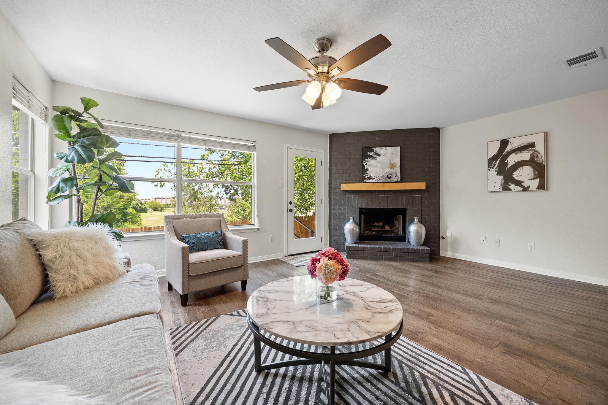 2327 Wright CIR — photo 3