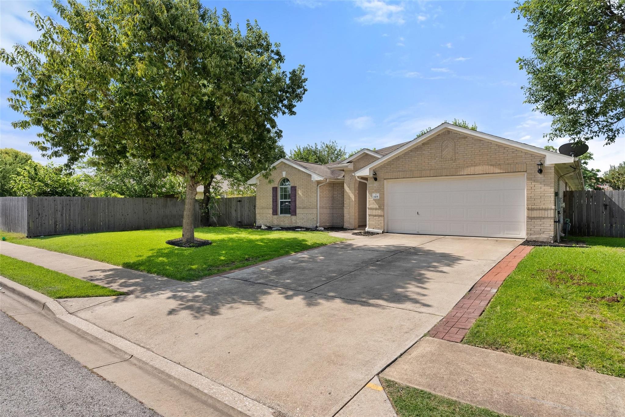 1105 Delia Chapa LN — photo 3