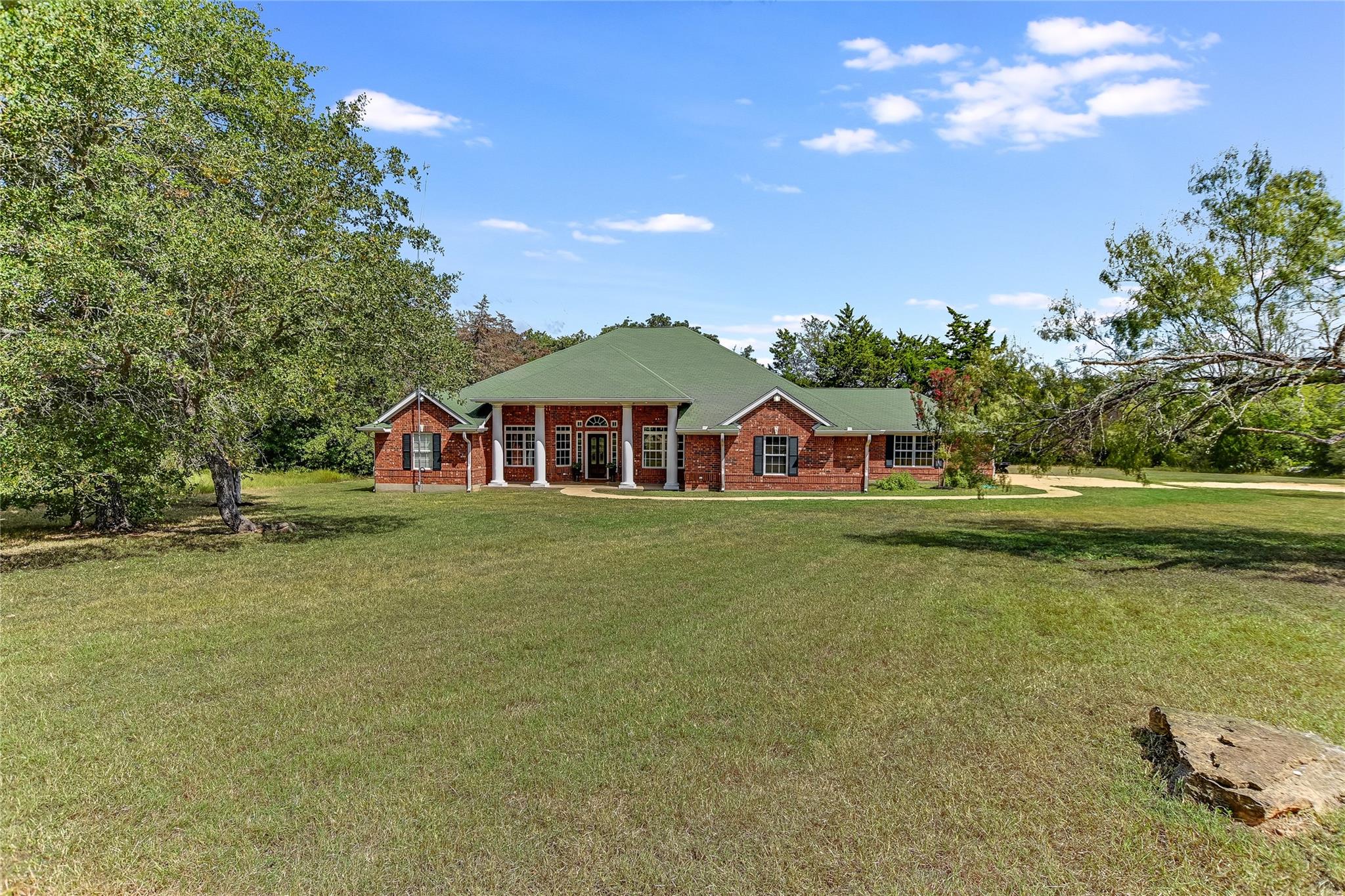 741 Knobbs RD — photo 3