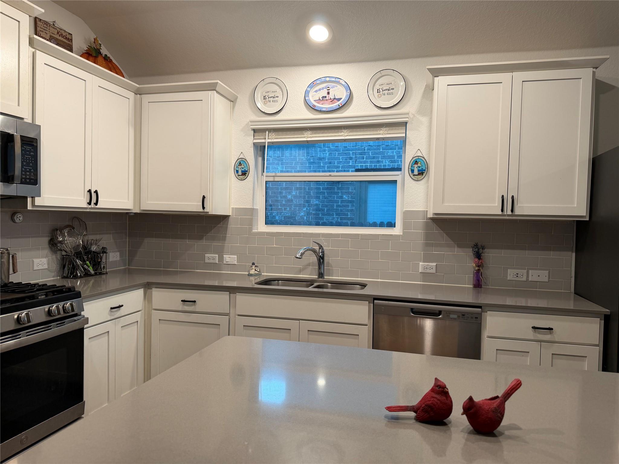 108 Esparza DR — photo 3