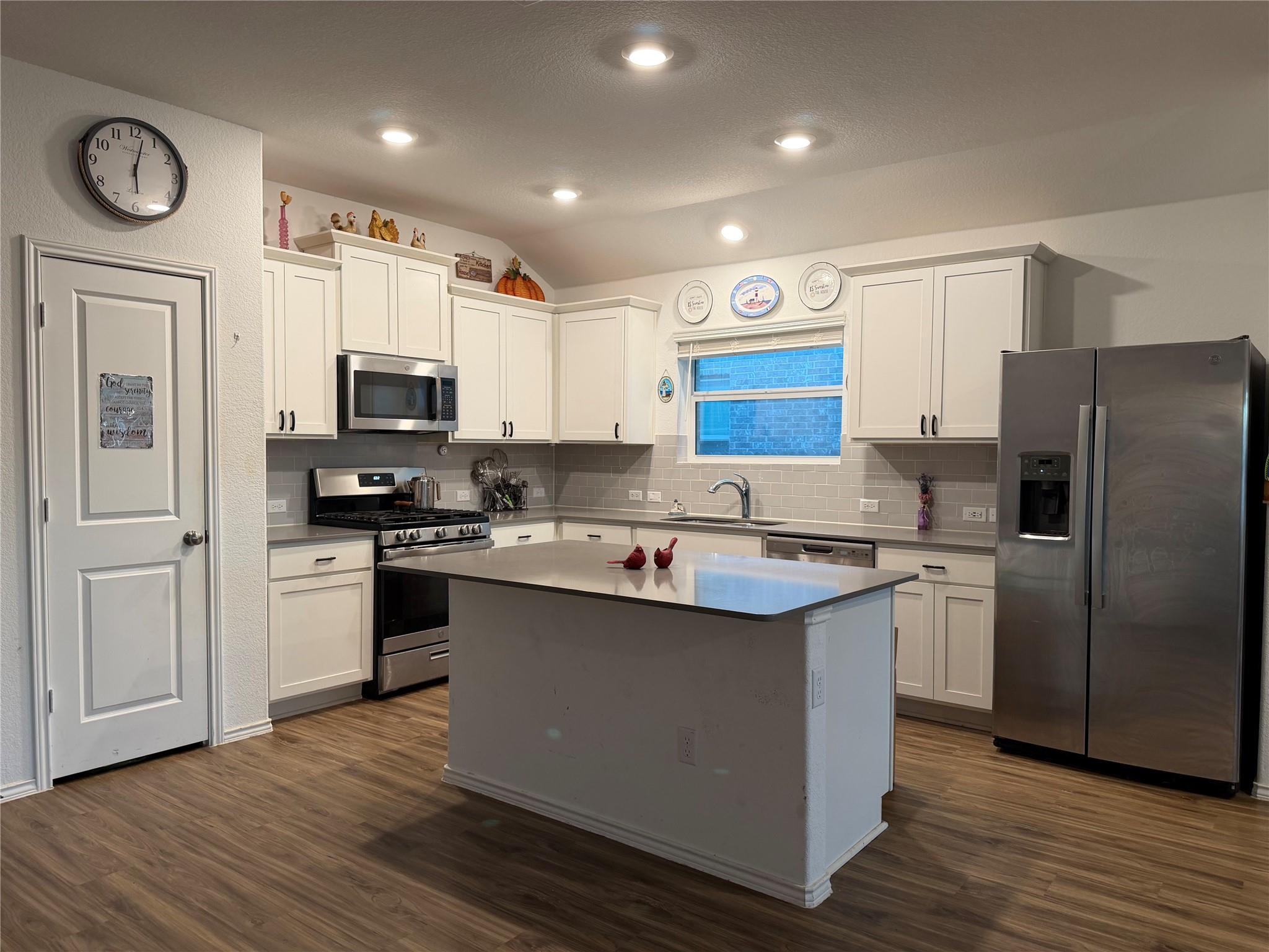 108 Esparza DR — photo 4