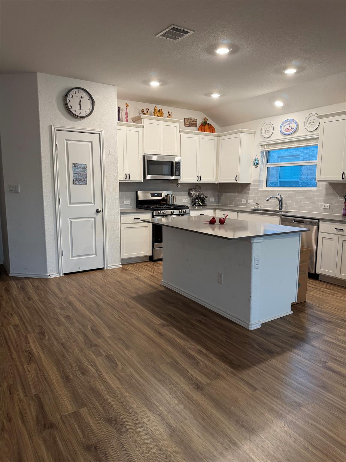 108 Esparza DR — photo 5