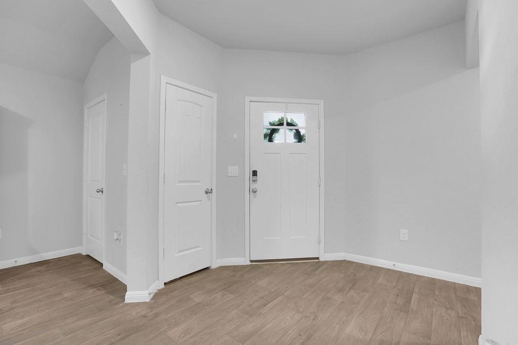 121 Bunting LN — photo 4