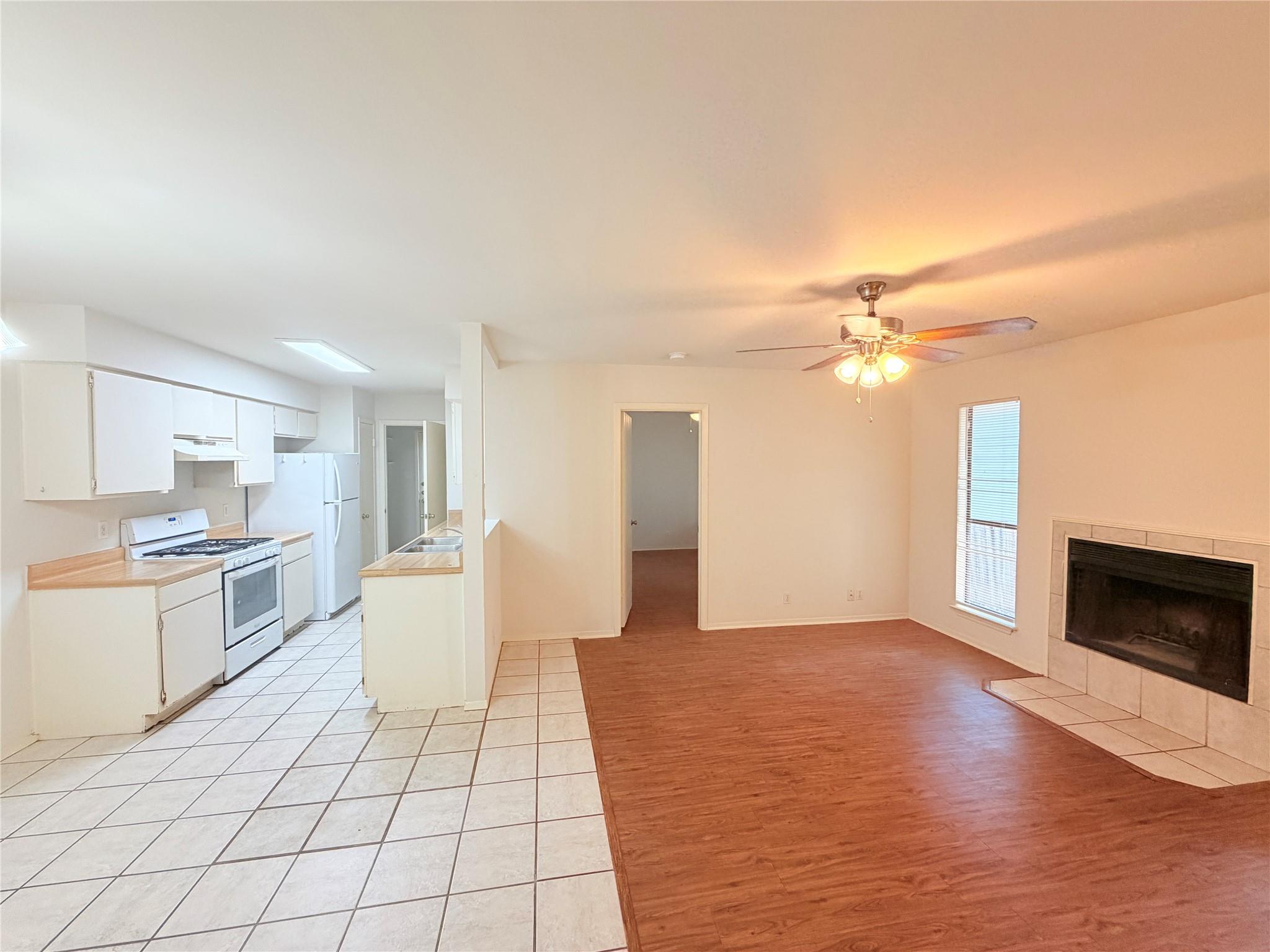 405 Parkhill CV — photo 4