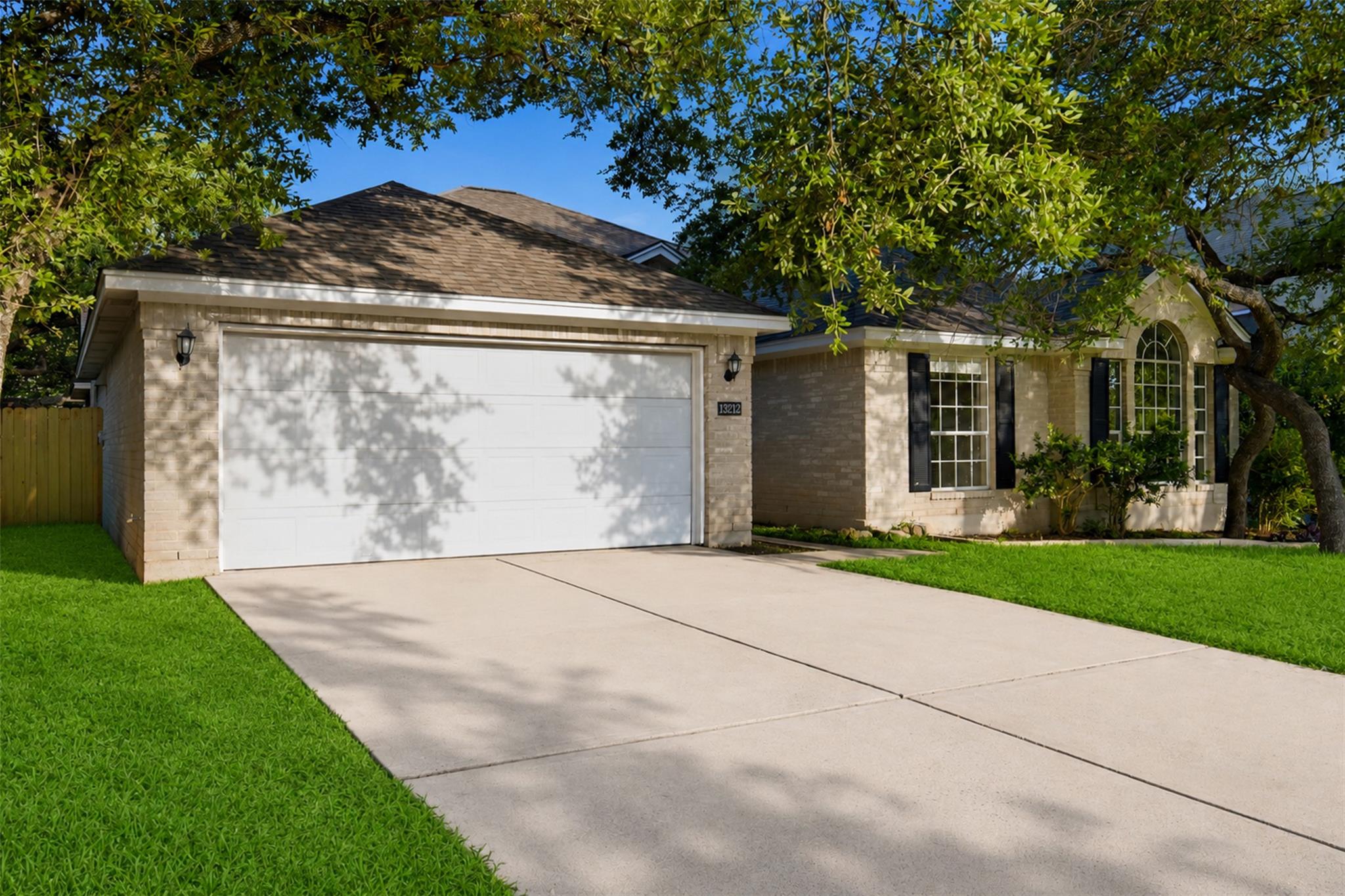 13212 HUMPHREY DR — photo 3