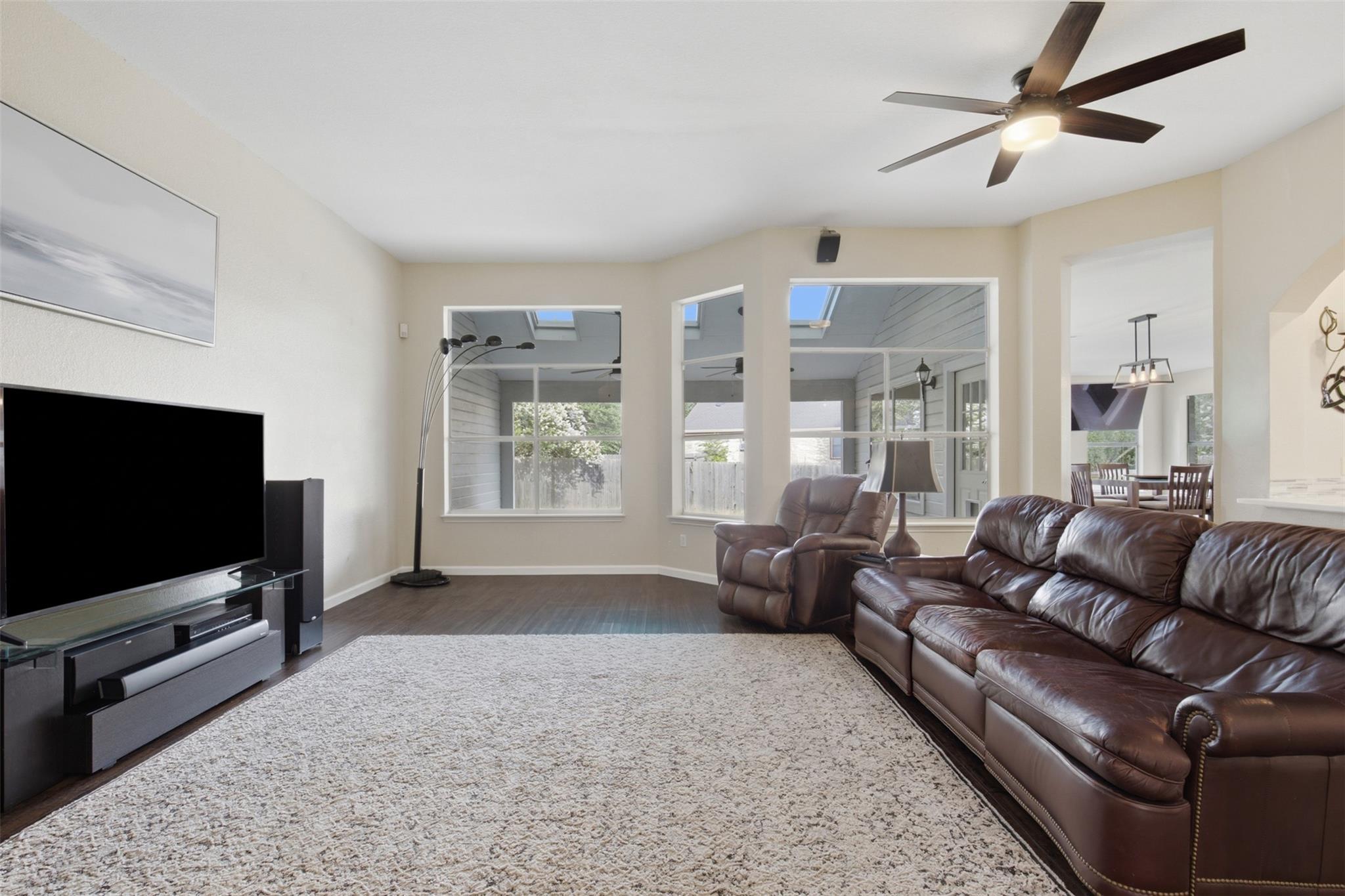 13212 HUMPHREY DR — photo 4