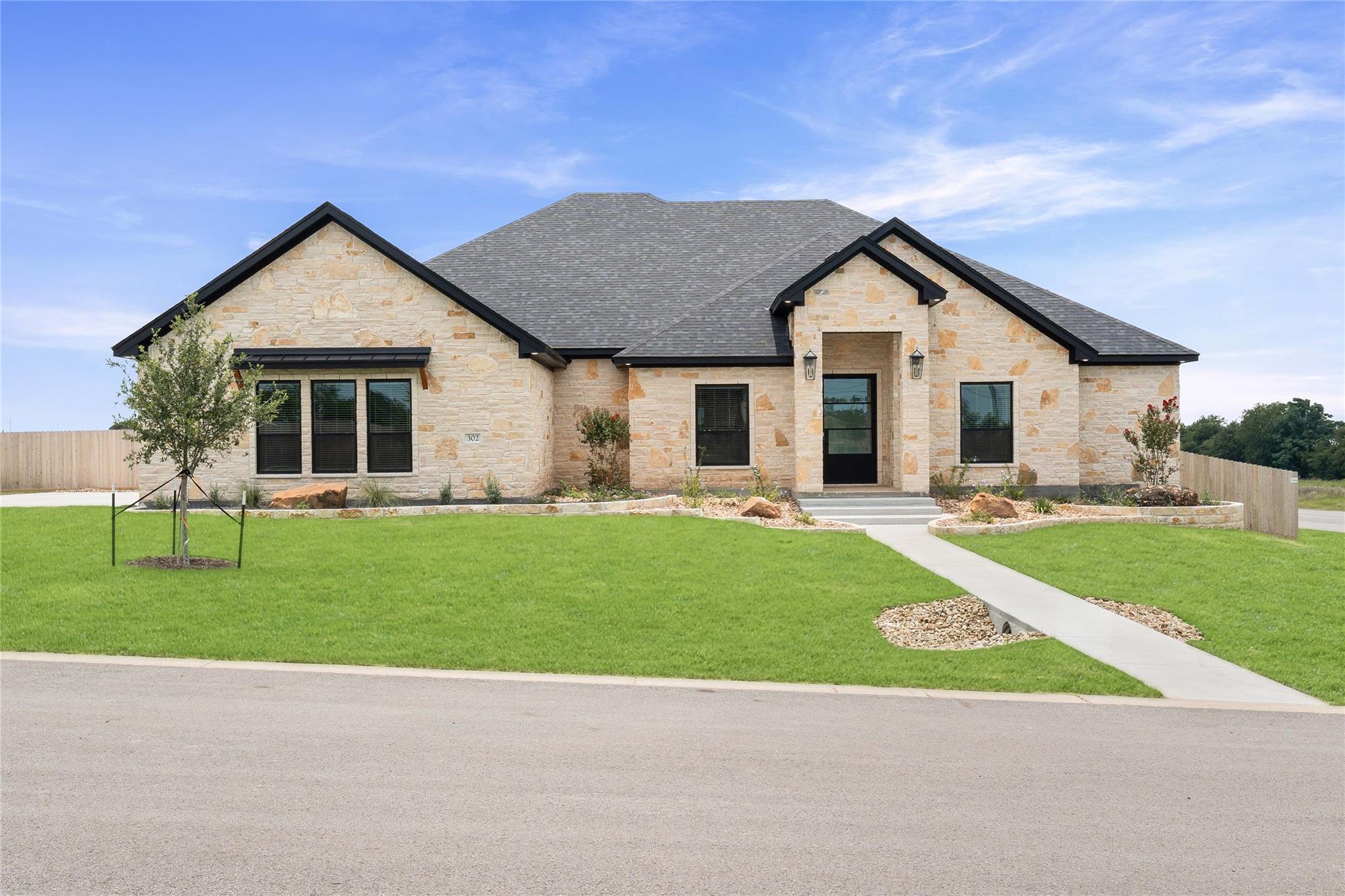302 Rodeo RD