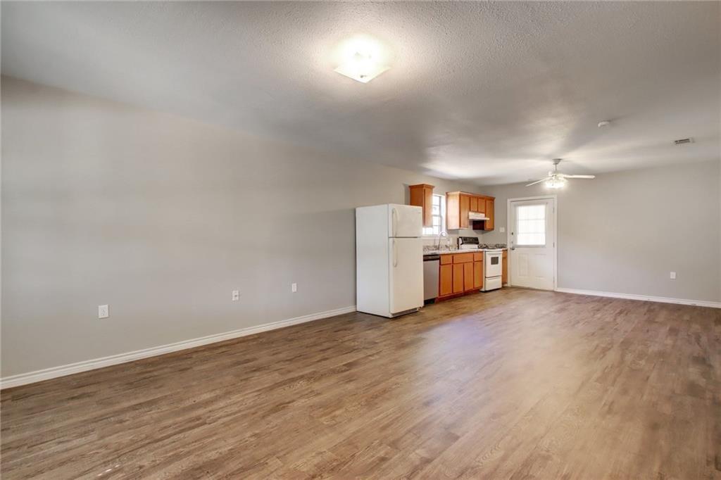 200 Hall DR #B — photo 3