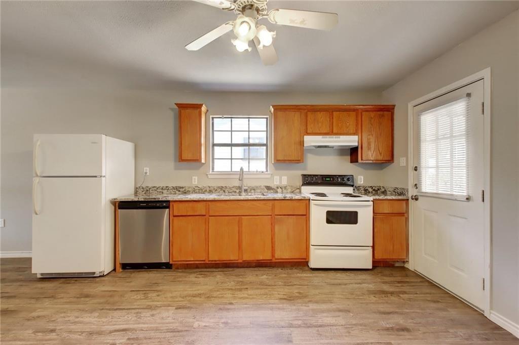 200 Hall DR #B — photo 4