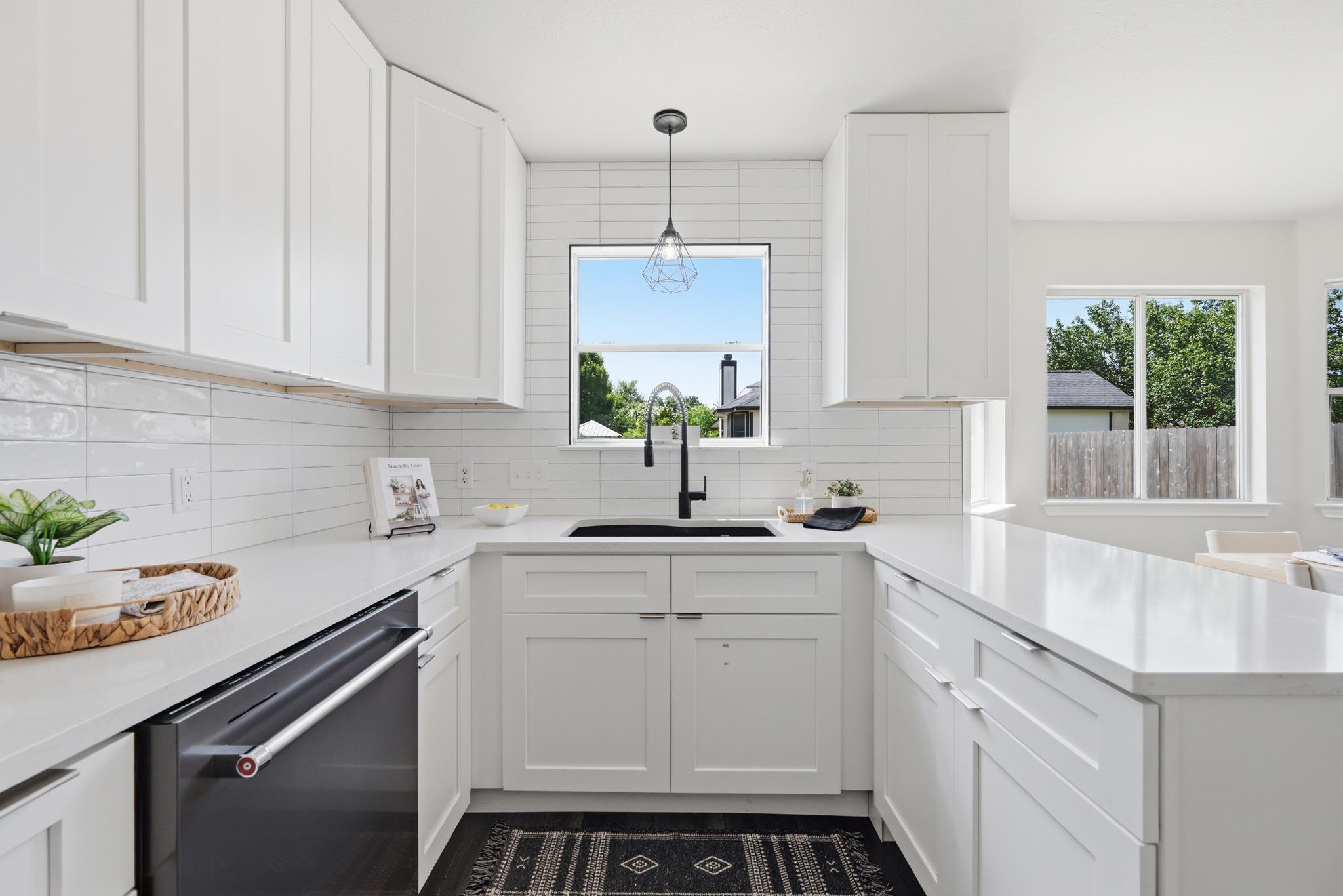1504 Waterfall Ave — photo 3
