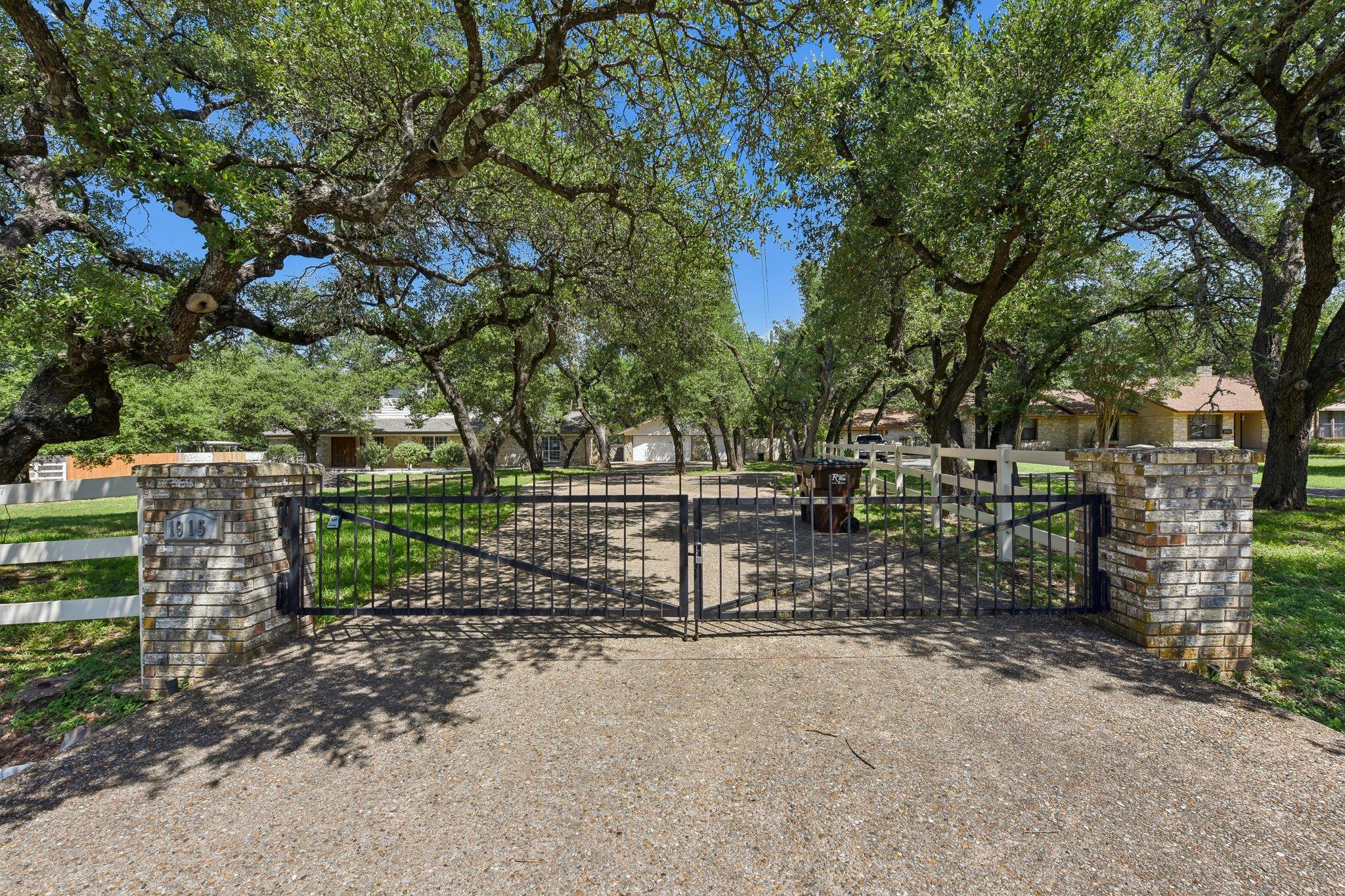 1915 Oak Forest DR — photo 4