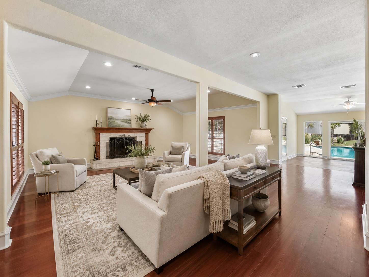 1915 Oak Forest DR — photo 5