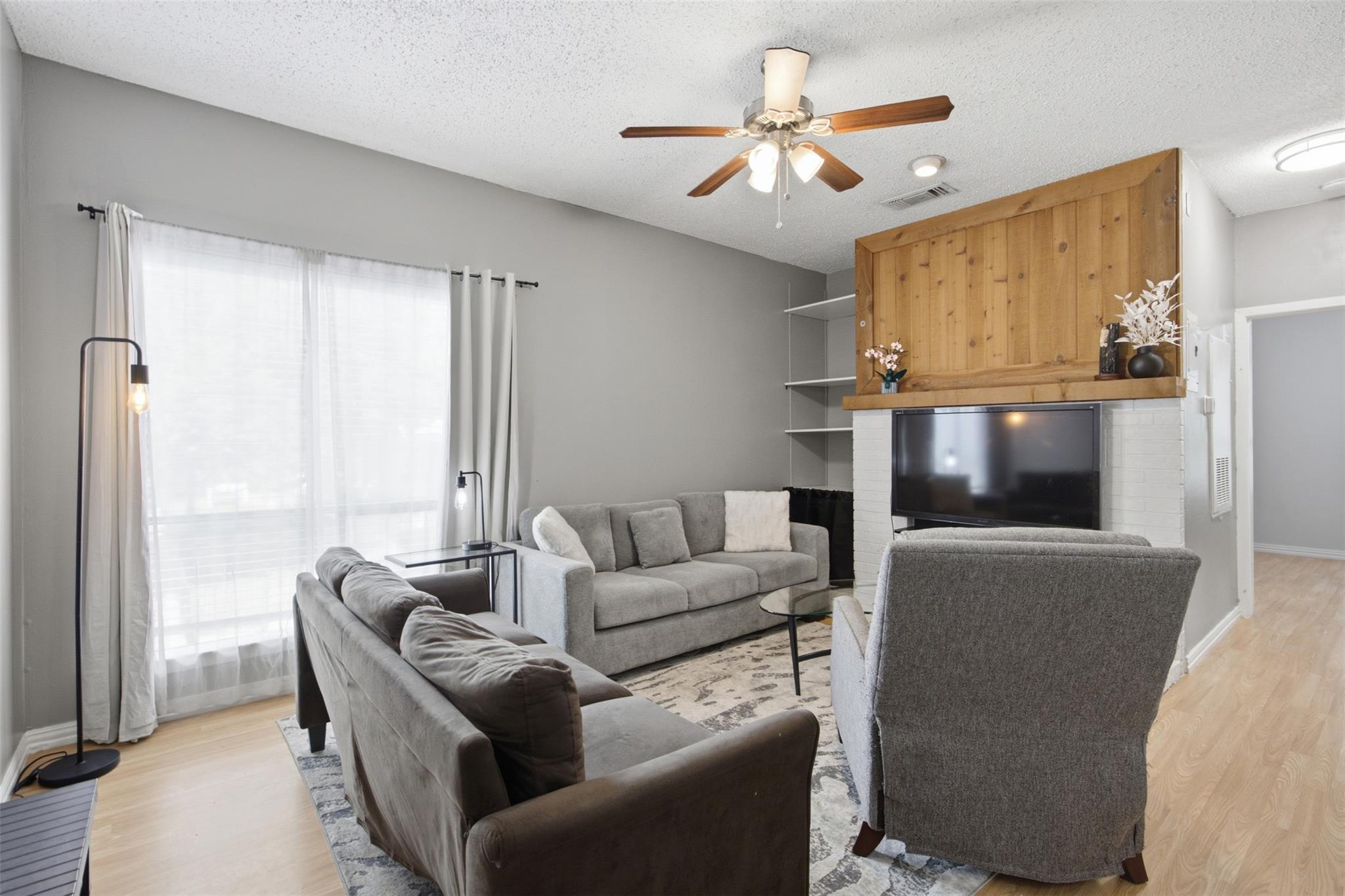 908 Poplar ST #206 — photo 4