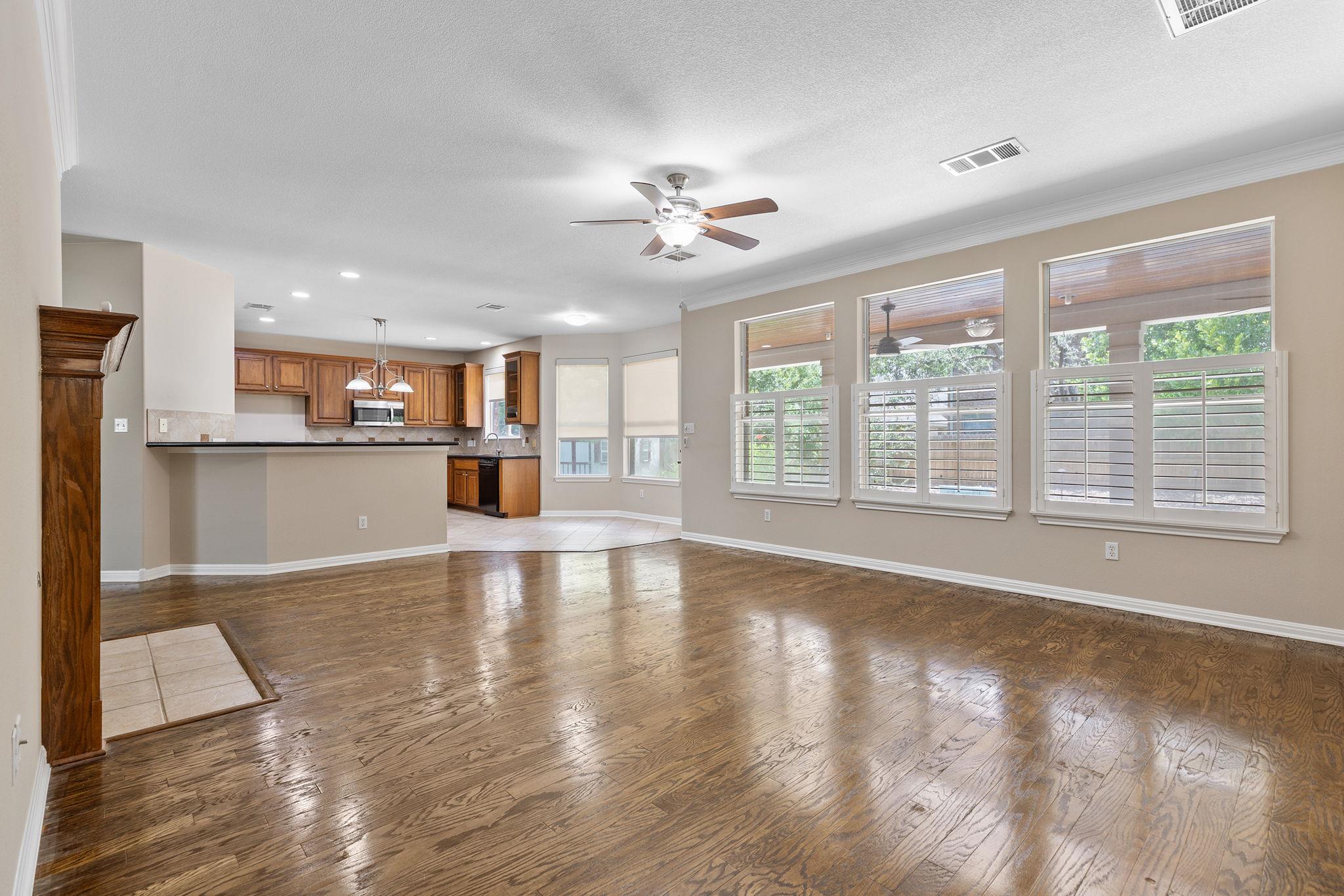 2227 Buena Vista LN — photo 3