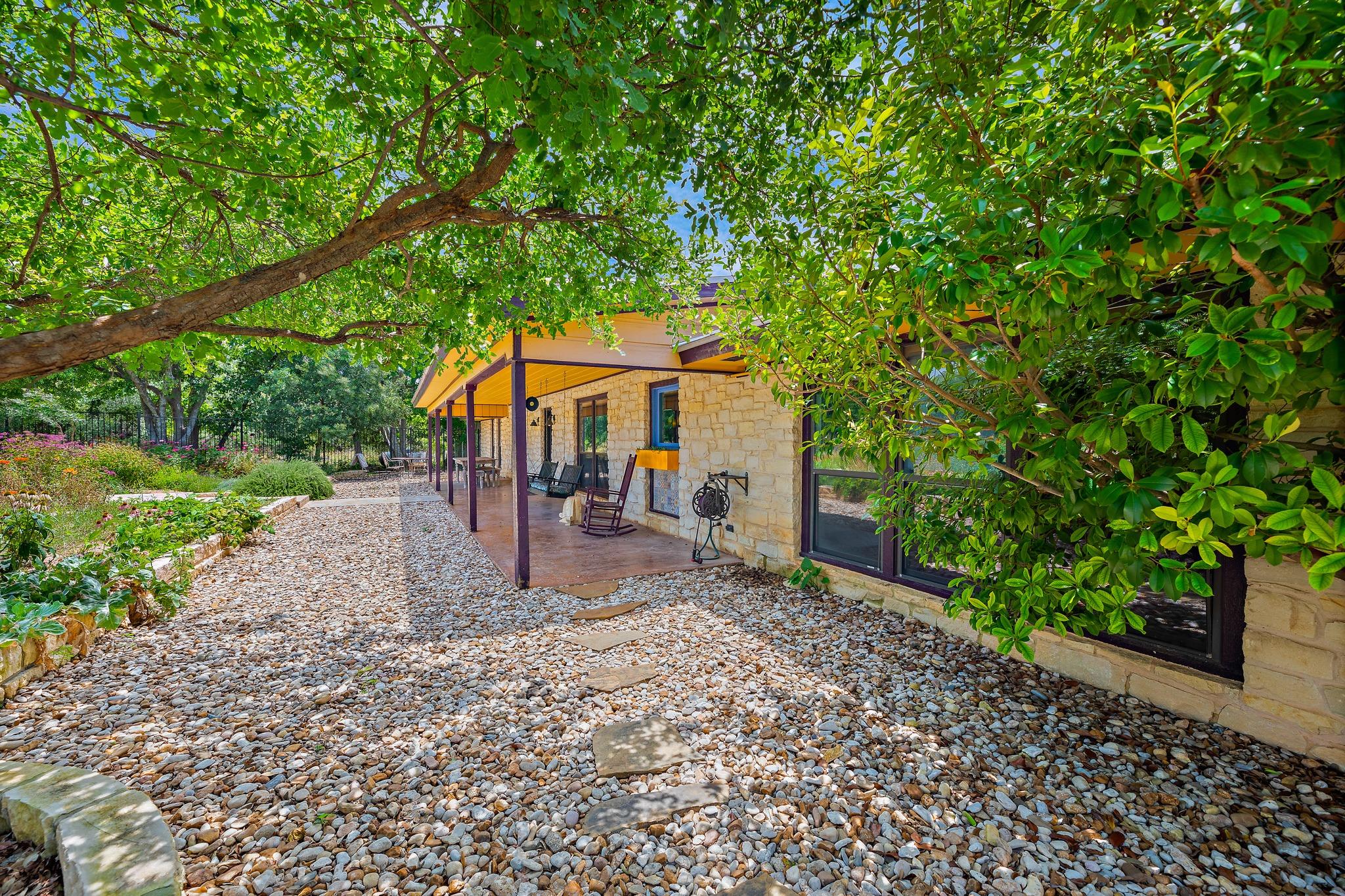 501 Liberty DR — photo 3