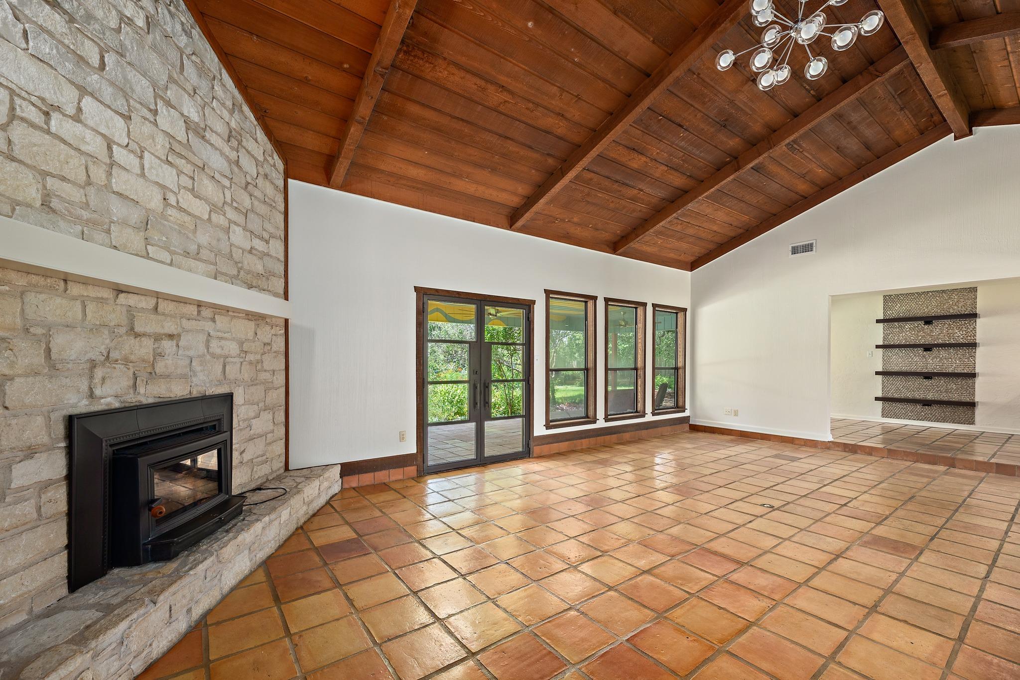 501 Liberty DR — photo 5