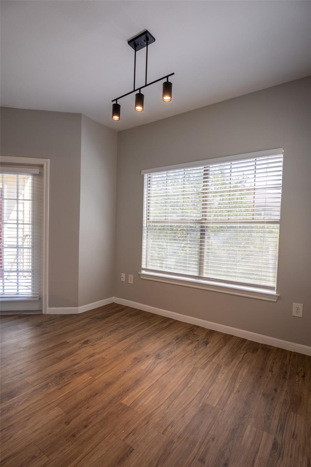 2320 Gracy Farms LN #322 — photo 3