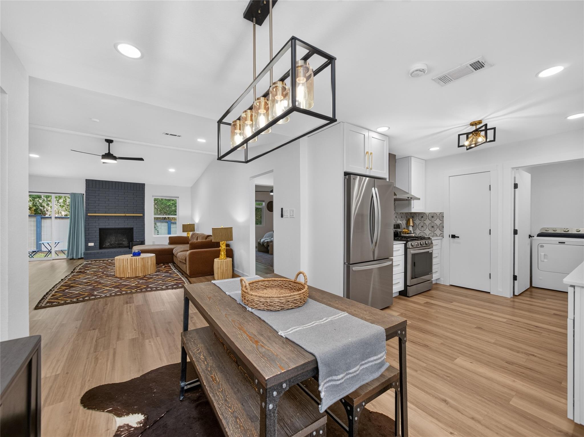 2102 Lear LN — photo 5