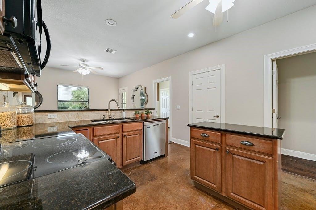 200 Oak Hollow LN — photo 5