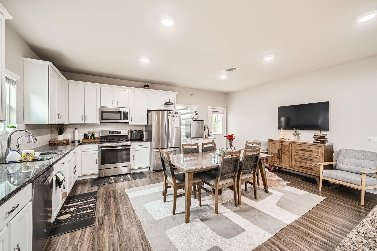 17233 Casanova Ave — photo 3