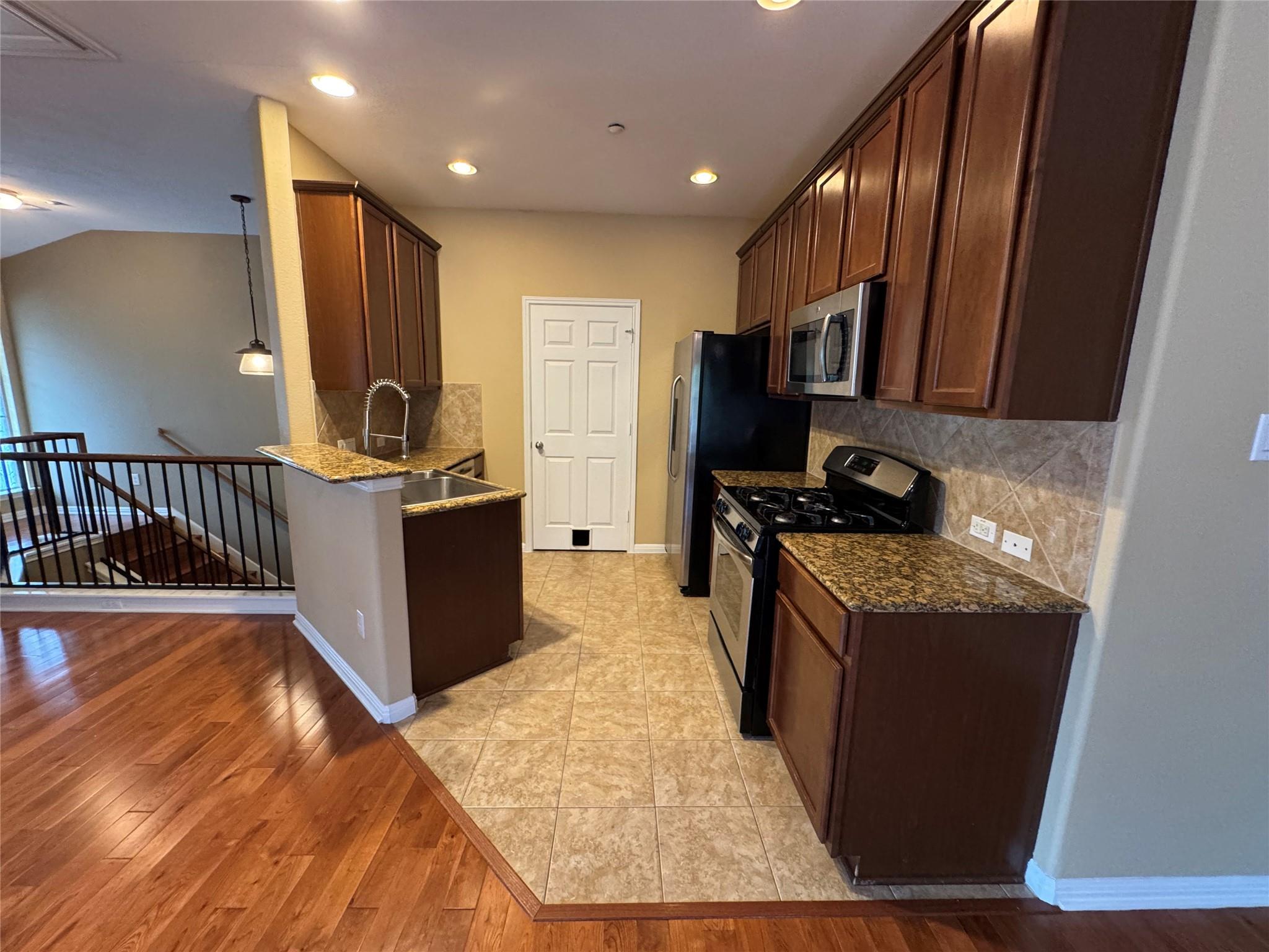 1310 Parmer LN #1701 — photo 4